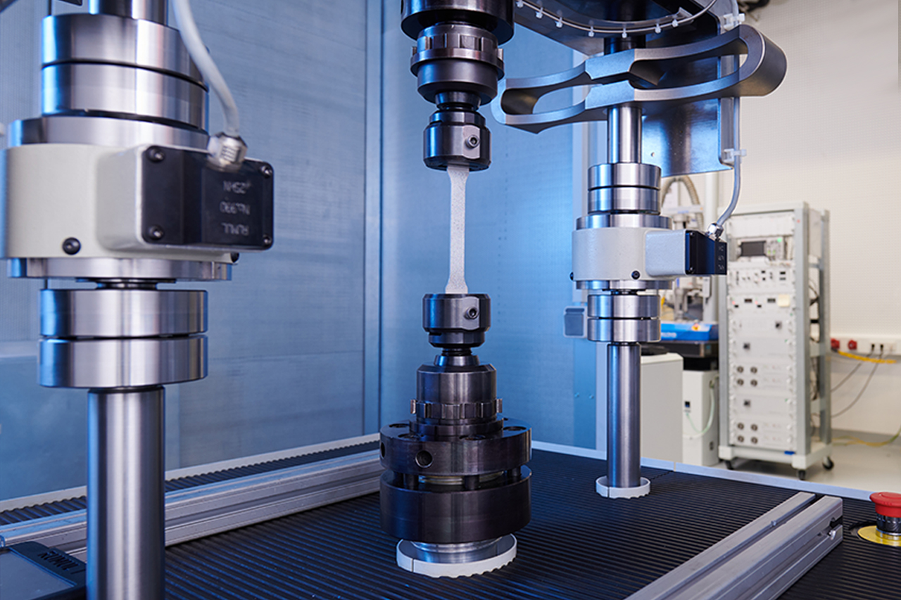 The Fraunhofer IWS's state-of-the-art high-frequency testing laboratory speeds up the fatigue strength testing of materials and components many times over.